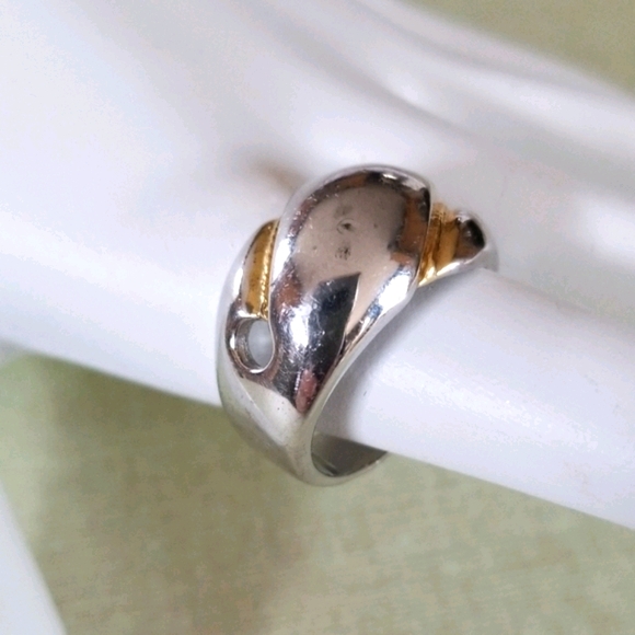 Vintage 1970s Mixed Metal Silver and Gold Two Tone Metal Ring Size 7 3/4 - Picture 10 of 12